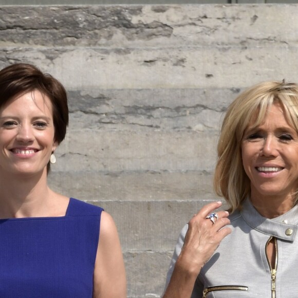 La compagne de Charles Michel Amelie Derbaudrenghien et la première dame Brigitte Macron - La Premiere Dame, Brigitte Macron lors de la visite des conjoints des chefs d'Etats, au Musée de l'Afrique à Bruxelles le 12 juillet 2018