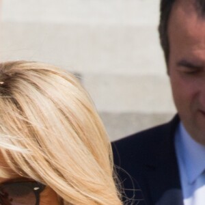 La Premiere Dame, Brigitte Macron lors de la visite des conjoints des chefs d'Etats, au Musée de l'Afrique à Bruxelles en marge du sommet de l'OTAN. Brigitte Macron - accompagnée de son directeur de cabinet Pierre-Olivier Costa et son chef de cabinet Tristan Bromet - et les épouses assistent à un concert. Séduite par les chanteurs, Brigitte Macron demande de les inviter à l'Elysée! Brigitte Macron s'est même prêtée à une photo souvenir avec la presse. Belgique, Bruxelles, 12 juillet 2018.