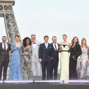 Henry Cavill, Jake Myers, Michelle Monaghan, Angela Bassett, Christopher McQuarrie, Tom Cruise, Simon Pegg, Vanessa Kirby, Rebecca Ferguson, Alix Benezech, Caspar Phillipson à l'avant-première mondiale de "Mission: Impossible Fallout" sur la place du Trocadéro à Paris, le 12 juillet 2018. © Coadic Guirec-Denis Guignebourg/Bestimage