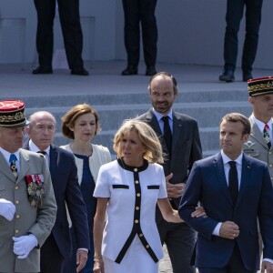 Gérard Collomb, FLorence Parly, François Lecointre, Florence Parly, Edouard Philippe, la première dame Brigitte Macron et le président Emmanuel Macron - Défilé militaire du 14 Juillet sur les Champs-Elysées à Paris © Pierre Perusseau / Bestimage