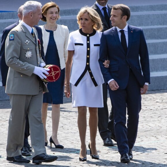 Gérard Collomb, FLorence Parly, François Lecointre, Florence Parly, Edouard Philippe, la première dame Brigitte Macron et le président Emmanuel Macron - Défilé militaire du 14 Juillet sur les Champs-Elysées à Paris © Pierre Perusseau / Bestimage