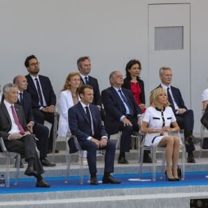 Jean-Yves Le Drian, Marlène Schiappa, Gérard Collomb, Lee Hsien Loong, Mounir Mahjoubi, Nicole Belloubet, Emmanuel Macron, Jacques Mézard, Brigitte Macron, Bruno Lemaire, Edouard Philippe et Taro Kono - Défilé militaire du 14 Juillet sur les Champs-Elysées à Paris © Pierre Perusseau / Bestimage