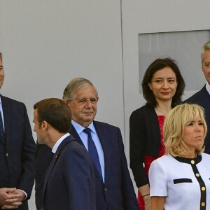 Lee Hsien Loong, Mounir Mahjoubi, Nicole Belloubet, Jacques Mézard, Delphine Gény-Stephann, Bruno Le Maire, Brigitte et Emmanuel Macron, Muriel Pénicaud et Edouard Philippe - Défilé militaire du 14 Juillet sur les Champs-Elysées à Paris © Pierre Perusseau / Bestimage