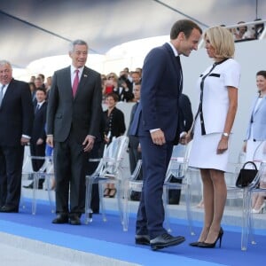 Gerard Larcher, président du Sénat, Lee Hsien Loong, premier ministre de Singapour, Emmanuel Macron, président de la République et sa femme Brigitte Macron - Défilé militaire du 14 Juillet sur les Champs-Elysées à Paris © Hamilton / Pool / Bestimage