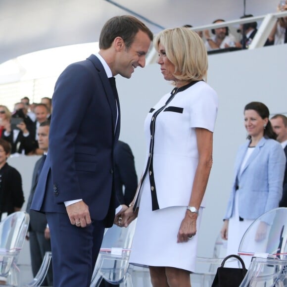 Gerard Larcher, président du Sénat, Lee Hsien Loong, premier ministre de Singapour, Emmanuel Macron, président de la République et sa femme Brigitte Macron - Défilé militaire du 14 Juillet sur les Champs-Elysées à Paris © Hamilton / Pool / Bestimage