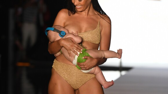 Sports Illustrated Swimsuit : Le magazine fait défiler une maman qui allaite