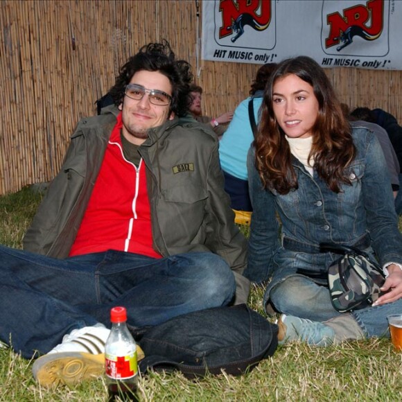 Ex-petit ami d'Olivia Ruiz, Patrice Maktav a fait partie de la comédie musicale Mozart, l'Opéra Rock. Aujourd'hui il tente un retour sur le devant de la scène ! Au festival Solidays à Paris, le 6 juillet 2002.