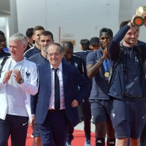 Didier Deschamps, Noël le Graët et Hugo Lloris - Arrivées des joueurs de l'équipe de France de football à l'aéroport de Roissy au lendemain de leur victoire de la Coupe du Monde 2018 en Russie. Le 16 juillet 2018 © Giancarlo Gorassini / Bestimage