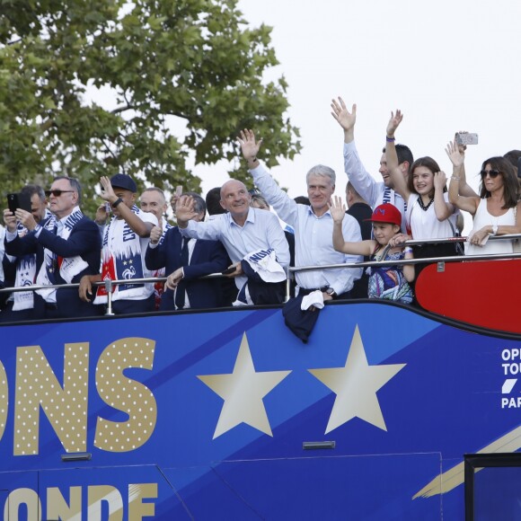 Kylian Mbappé , Didier Deschamps - Le bus de l'équipe de France de Football descend les Champs-Élysées après leur victoire à la coupe du monde 2018 en Russie le 16 juillet 2018 © Marc Ausset-Lacroix/Bestimage