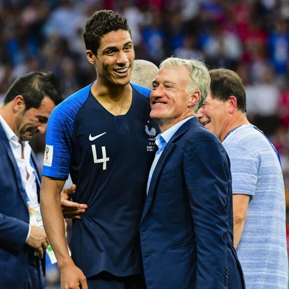 Raphaël Varane et Didier Deschamps - Finale de la Coupe du Monde de Football 2018 en Russie à Moscou, opposant la France à la Croatie (4-2) le 15 juillet 2018 © Moreau-Perusseau / Bestimage