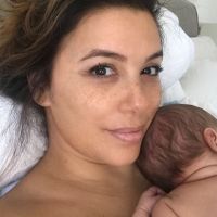 Eva Longoria : Au naturel, pose avec bébé après l'allaitement