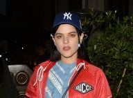 Soko enceinte : Surprise, la chanteuse dévoile un joli baby bump !