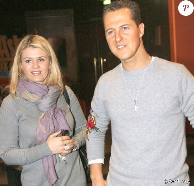 Michael Schumacher et sa femme Corinna - Premiere du film Asterix à Paris le 13 janvier 2008.