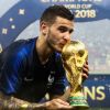 L'équipe de France sur la pelouse du stade Loujniki après leur victoire sur la Croatie (4-2) en finale de la Coupe du Monde 2018 (FIFA World Cup Russia2018), le 15 juillet 2018.
