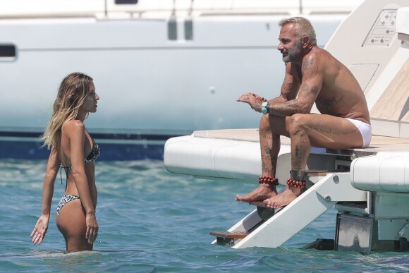 Gianluca Vacchi en vacances avec une amie à Ibiza. Le 23 juillet 2018