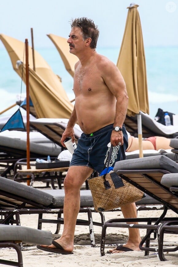 Chris Noth (Mr. Big de Sex and the City) sur la plage a Miami, le 14 mai 2018.