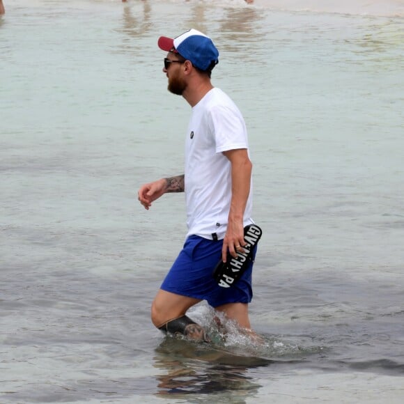 Exclusif - Lionel Messi passe ses vacances avec sa femme Antonella Roccuzzo, ses enfants et des amis sur un yacht à Ibiza en Espagne le 20 juillet 2018.