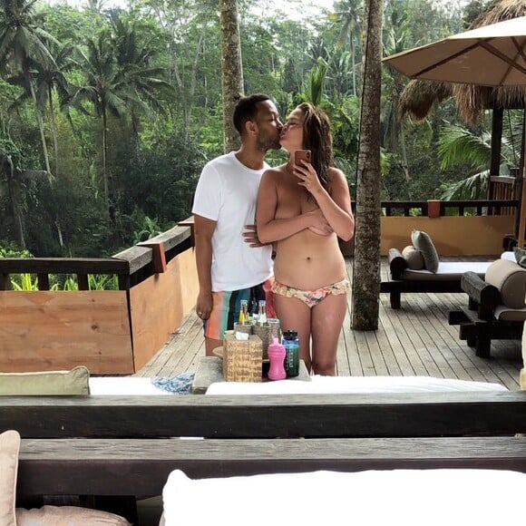 John Legend et Chrissy Teigen en vacances. Juillet 2018.