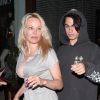 Exclusif - Pamela Anderson et son fils Dylan Jagger Lee quittent le restaurant Via Veneto à Santa Monica le 10 juin 2018.