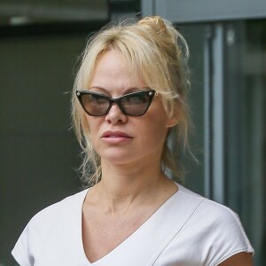 Exclusif - Pamela Anderson arrive à l'aéroport de JFK à New York, le 4 juin 2018