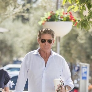 Exclusif - David Hasselhoff est allé déjeuner avec sa fiancée Hayley Roberts au Eureka cafe dans le quartier de Westfield Village à Calabasas, le 19 février 2018