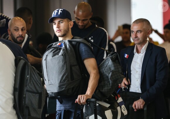 Lucas Hernandez - Départ des joueurs de l'équipe de France de football de l'aéroport de Moscou pour la France, après leur victoire lors de la Coupe du Monde 2018 en Russie. Le 16 juillet 2018