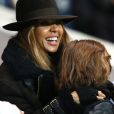 Cathy Guetta et son fils Tim Elvis Guetta au match de football de la Ligue des Champions au Parc des Princes à Paris le 5 novembre 2014.