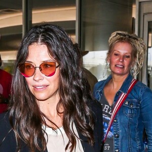 Evangeline Lilly arrive à l'aéroport de Los Angeles (LAX) le 22 juin 2018.  Evangeline Lilly is beaming as she walks through LAX. The Canadian actress will be staring in the new Marvel movie 'Antman and the Wasp' as The Wasp in Los Angeles le 22 juin 2018.22/06/2018 - Los Angeles