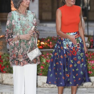 Le roi Felipe VI, la reine Sofia et la reine Letizia d'Espagne lors de la traditionnelle réception au Palais Royal de Almudaina à Palma de Majorque le 3 août 2018.