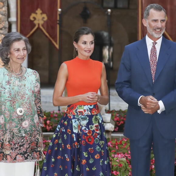 Le roi Felipe VI, la reine Sofia et la reine Letizia d'Espagne lors de la traditionnelle réception au Palais Royal de Almudaina à Palma de Majorque le 3 août 2018.
