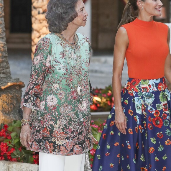 Le roi Felipe VI, la reine Sofia et la reine Letizia d'Espagne lors de la traditionnelle réception au Palais Royal de Almudaina à Palma de Majorque le 3 août 2018.