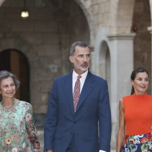 Le roi Felipe VI, la reine Sofia et la reine Letizia d'Espagne lors de la traditionnelle réception au Palais Royal de Almudaina à Palma de Majorque le 3 août 2018.