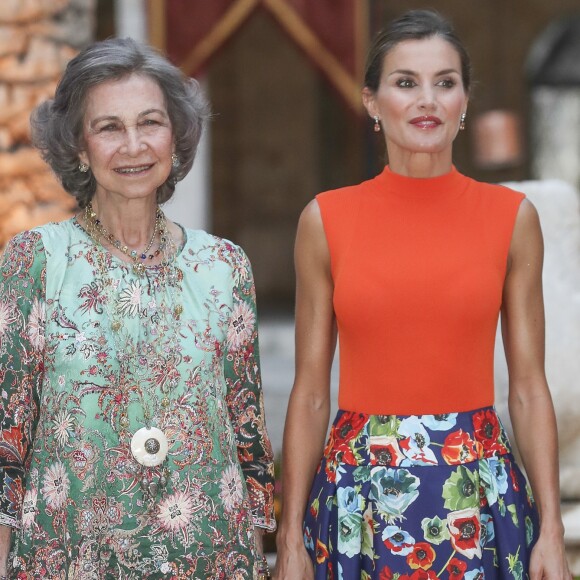Le roi Felipe VI, la reine Sofia et la reine Letizia d'Espagne lors de la traditionnelle réception au Palais Royal de Almudaina à Palma de Majorque le 3 août 2018.