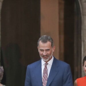 Le roi Felipe VI, la reine Sofia et la reine Letizia d'Espagne lors de la traditionnelle réception au Palais Royal de Almudaina à Palma de Majorque le 3 août 2018.