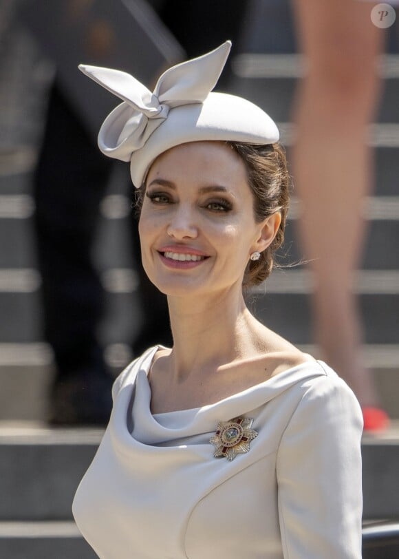 Angelina Jolie à la sortie de la messe en l'honneur du 200ème anniversaire de l'Ordre de Saint-Michel et Saint-Georges à la cathédrale Saint Paul de Londres le 28 juin 2018.