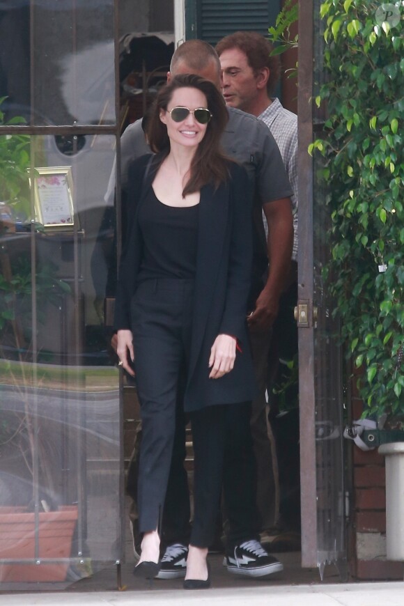 Exclusif - Angelina Jolie va déjeuner avec son fils Pax au restaurant Il Cieko la veille de la fête des mères à Beverly Hills le 12 mai 2018.