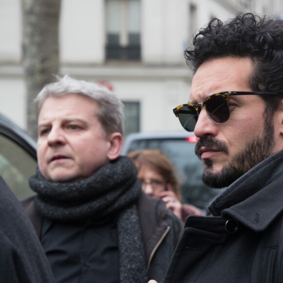 Le compagnon de Izïa Higelin à la sortie de l'hommage à Jacques Higelin au Cirque d'Hiver à Paris le 12 avril 2018. 12/04/2018 - Paris