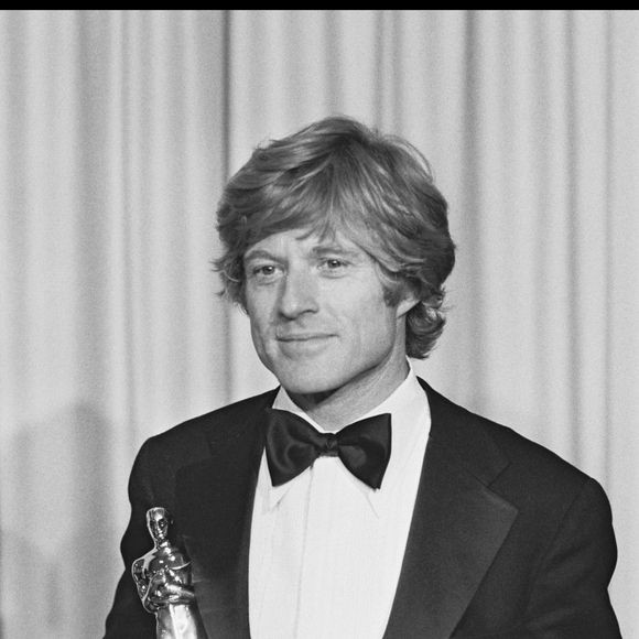 Robert Redford reçoit un Oscar en 1981