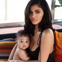 Kylie Jenner : Maman blonde et sexy avec sa fille Stormi, elle fête ses 21 ans