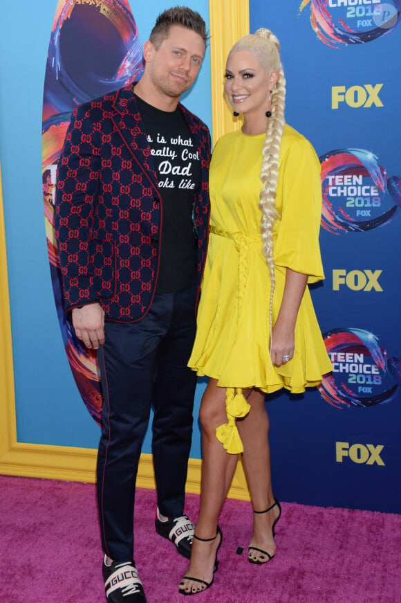 Mike Mizanin et sa femme Maryse Ouellet lors de la soirée FOX's Teen Choice Awards 2018 au The Forum à Inglewood, Californie, Etats-Unis, le 12 août 2018.