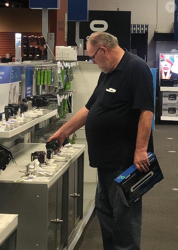 Exclusif - Thomas Markle a été aperçu en train de faire des courses à Los Angeles. Le 18 juillet 2018.