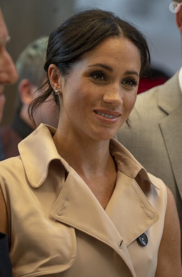 Meghan Markle, duchesse de Sussex lors de sa visite de l'exposition commémorative de la naissance de Nelson Mandela au centre Southbank à Londres le 17 juillet 2018
