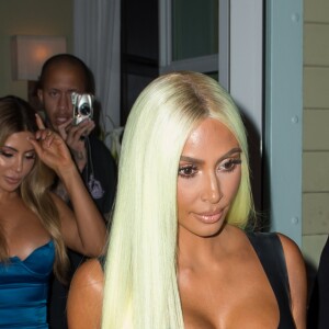 Kim Kardashian, Larsa Pippen (en Ferrari et Lamborghini) et Jonathan Cheban ont dîné au restaurant Prime 112 et poursuivi leur soirée en boîte de nuit, à la Story. Miami, le 16 août 2018.