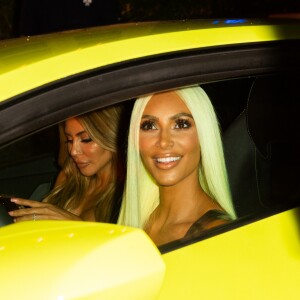 Kim Kardashian, Larsa Pippen (en Ferrari et Lamborghini) et Jonathan Cheban ont dîné au restaurant Prime 112 et poursuivi leur soirée en boîte de nuit, à la Story. Miami, le 16 août 2018.