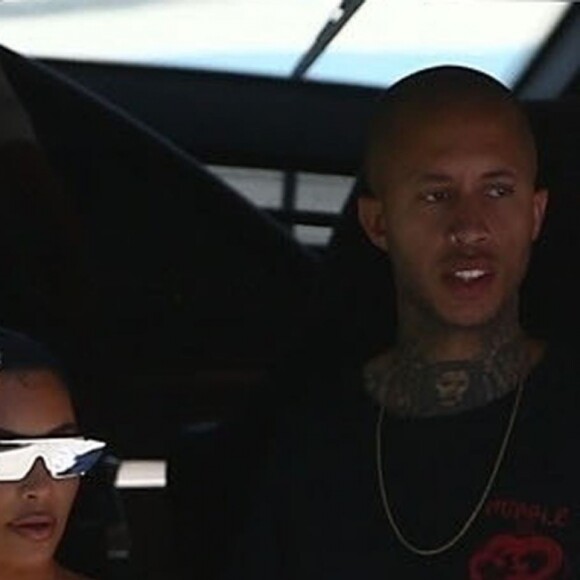 Kim Kardashian, ses enfants North et Saint West, Larsa Pippen, Jonathan Cheban, Isabela Rangel et David Grutman profitent d'une journée ensoleillée sur le yacht de David Grutman au large de Miami, le 16 août 2018.