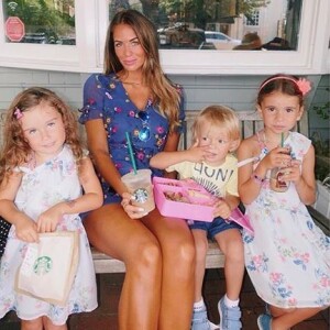 Jade Lagardère et ses 3 enfants en vacances aux Hamptons. Août 2018.