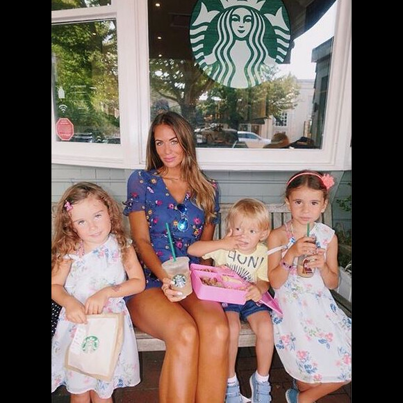 Jade Lagardère et ses 3 enfants en vacances aux Hamptons. Août 2018.