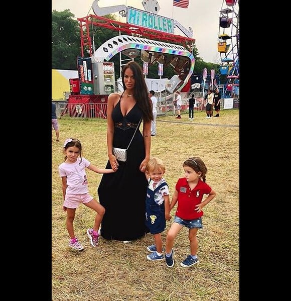 Jade Lagardère et ses 3 enfants en vacances aux Hamptons. Août 2018.