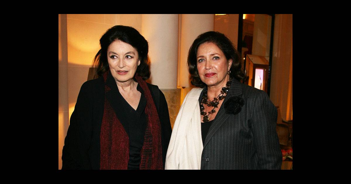Anouk Aimee Et Francoise Fabian La 9e Edition Du Prix Cine Roman Carte Noire A Paris Le 27 Avril 2009 Purepeople