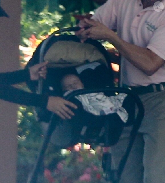 Exclusif - Eva Longoria avec son fils Santiago dans les rues de Los Angeles, le 9 aout 2018.